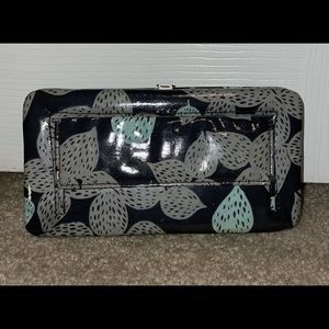 Magnetic snap wallet